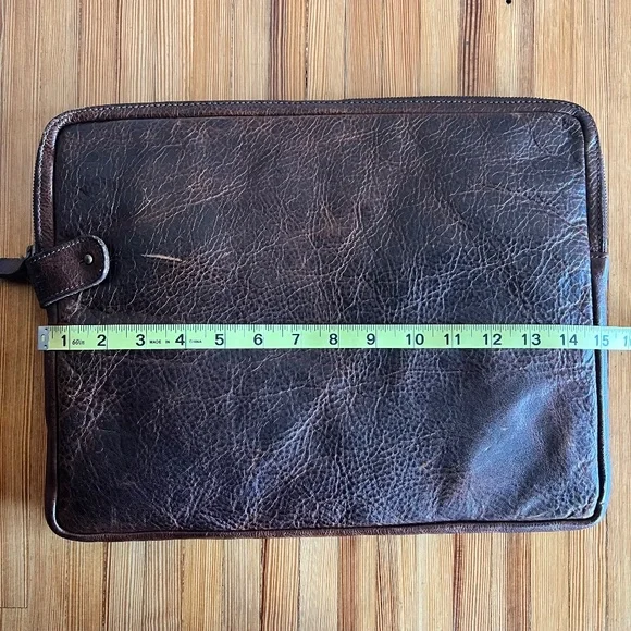 Moore and Giles Laptop Sleeve with Rechargable Battery, Titan Milled Brown